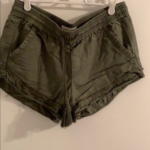 Loft relaxed shorts front and back pockets
